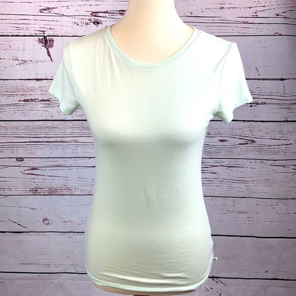 Victoria’s Secret Green Short Sleeve Tee - Picture 1 of 3